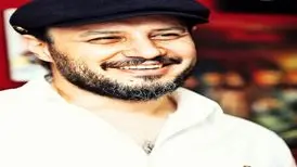 بغل کردن جواد عزتی توسط یک هوادار