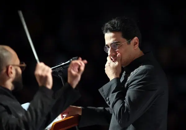 همایون شجریان: با نفس مردم‌ زنده‌ام
