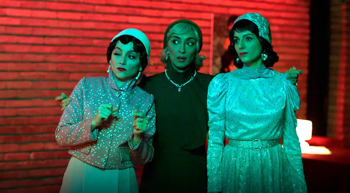 بوسه بابک حمیدیان بر سر مهسا حجازی/ویدیو
