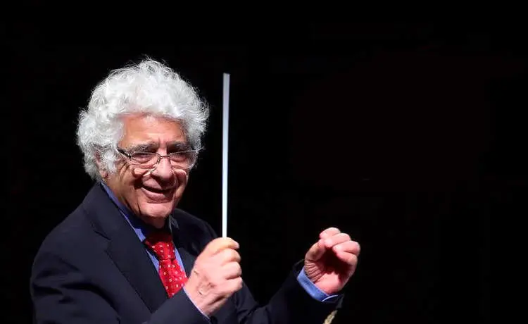 چکناواریان اپرای «رستم و سهراب» را به صحنه می‌برد