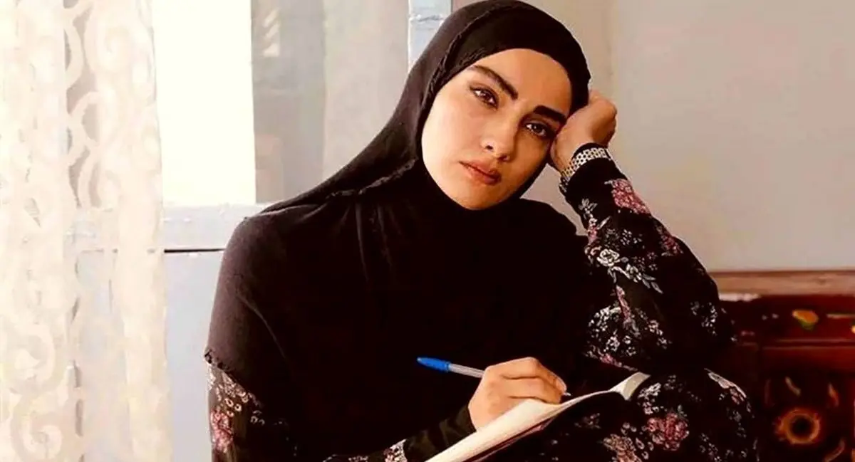 تیپ متفاوت بازیگر سریال نجلا در کاخ سعدآباد
