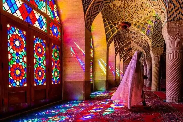 تصاویری از مسجد نصیرالملک یا مسجد صورتی با نمایی خیره‌کننده