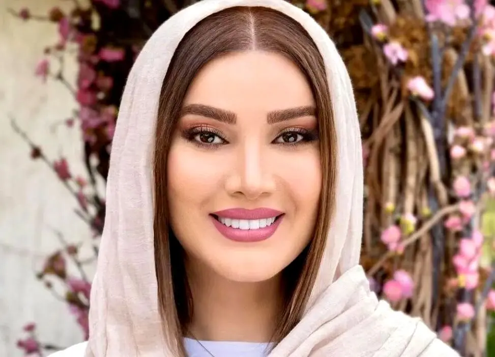 تصویری از متین ستوده در لباس زنان چینی
