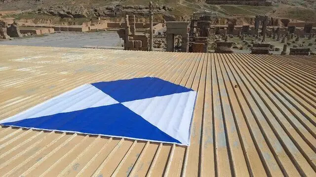 نصب «سپر آبی» بر فراز میراث جهانی فارس