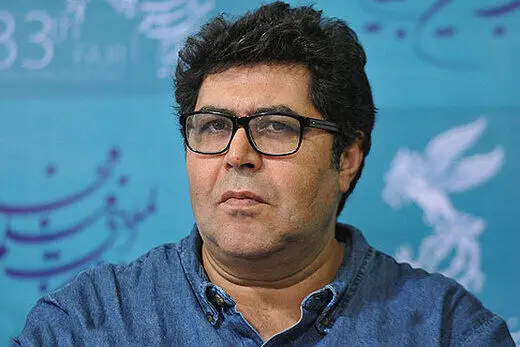 تصویر دیده نشده‌ فرهاد اصلانی در حال خوردن یک نوشیدنی!
