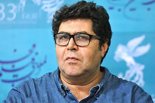 تصویر دیده نشده‌ فرهاد اصلانی در حال خوردن یک نوشیدنی!
