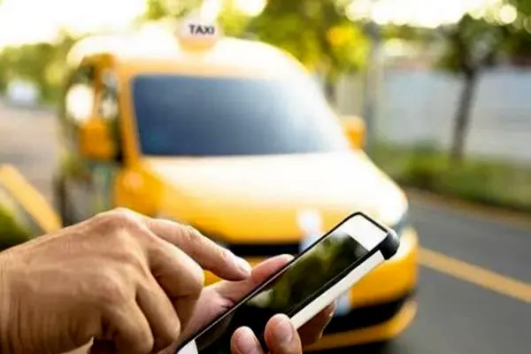 یک راننده تاکسی بخاطر این دست‌ نوشته ، بازداشت شد + عکس