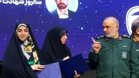 تجلیل از آمنه سادات ذبیح‌پور در روز خبرنگار/ تصاویر
