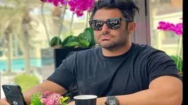 بازی محمدرضا گلزار با یک گربه در خانه لوکس شخصی‌اش در دبی/ ویدئو
