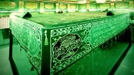 شعری که روی سنگ قبر قمربنی هاشم(س) حک شده/ عکس