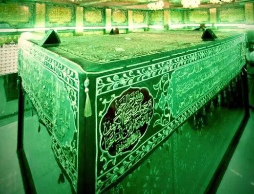 شعری که روی سنگ قبر قمربنی هاشم(س) حک شده/ عکس