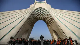 رهبر ارکستر سمفونیک تهران: قلبمان می‌لرزید اما ایستادیم!