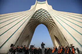 رهبر ارکستر سمفونیک تهران: قلبمان می‌لرزید اما ایستادیم!