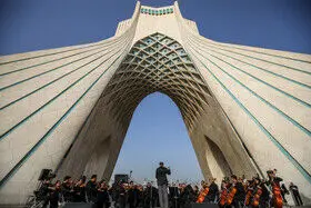 رهبر ارکستر سمفونیک تهران: قلبمان می‌لرزید اما ایستادیم!