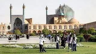 از ناهمواری گنبد تا کاشی‌های بدرنگِ ناتراز؛ مسجد شاه اصفهان از مرمت آسیب دید