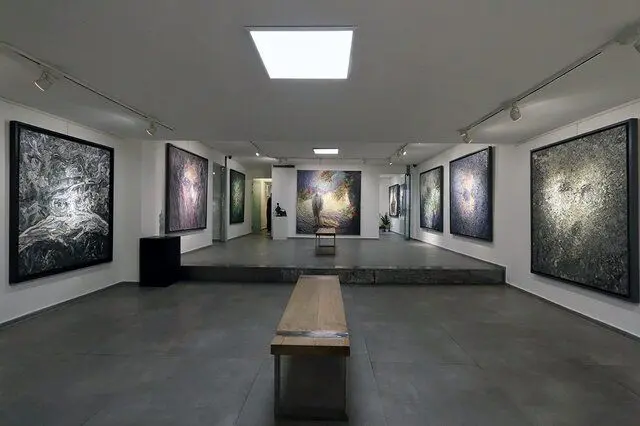 ۱۰ تابلو از چهره صادق هدایت
