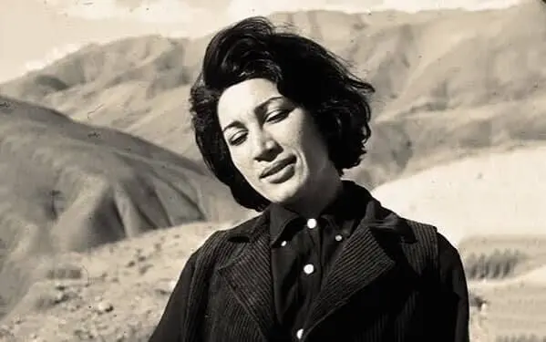 تصویری خصوصی فروغ فرخزاد و گربه‌اش