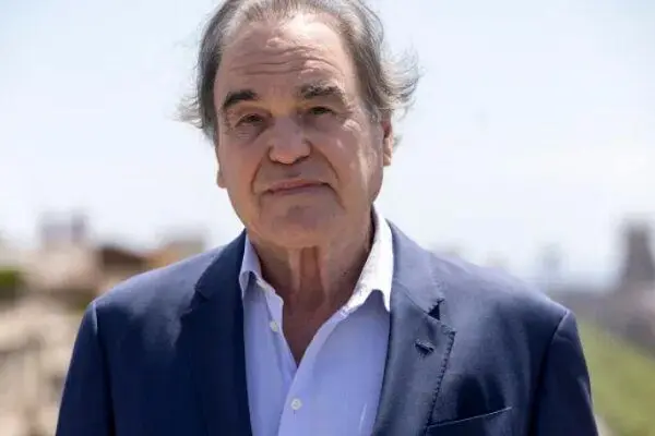 اولیور استون پس از ۱۰ سال فیلم داستانی می‌سازد
