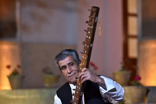 از سوزاندن تا شلاق زدن؛ نوازنده‌ای که از شکنجه‌های طالبان، به ایران پناه آورد