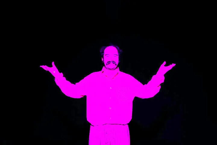 با یک دست شکسته به صحنه می‌روم!