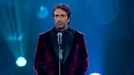 اجرای‌ خواننده معروف در اتوبوس/ ویدئو
