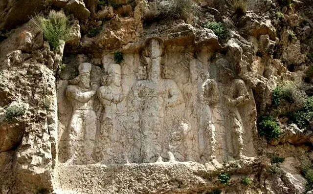 تعرض به سنگ‌نگاره ساسانی به خاطر گنج!