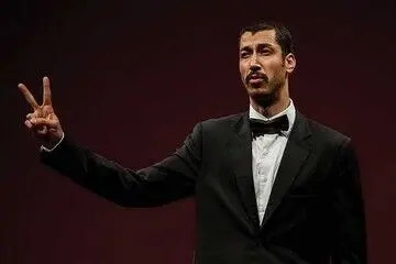 هومن حاجی‌عبداللهی و کامبیز دیرباز و بهرام افشاری سر میز غذا خوری/ عکس
