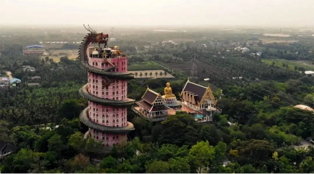 اژدهای 50 متری معبدی عجیب در تایلند/فیلم