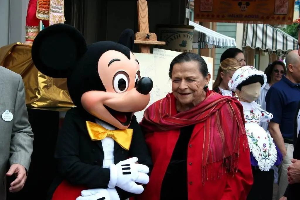 طراح لباس نامدار مجموعه دیزنی درگذشت
