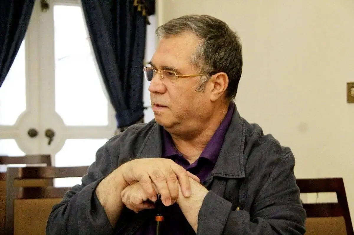 علی دهباشی در بیمارستان بستری شد