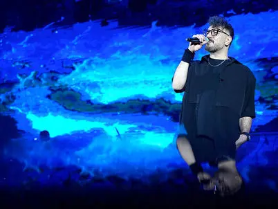 گرشا رضایی برای وطن خواند 