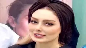 استایل جدید سحر قریشی کنار مجسمه چارلی چاپلین در آمریکا