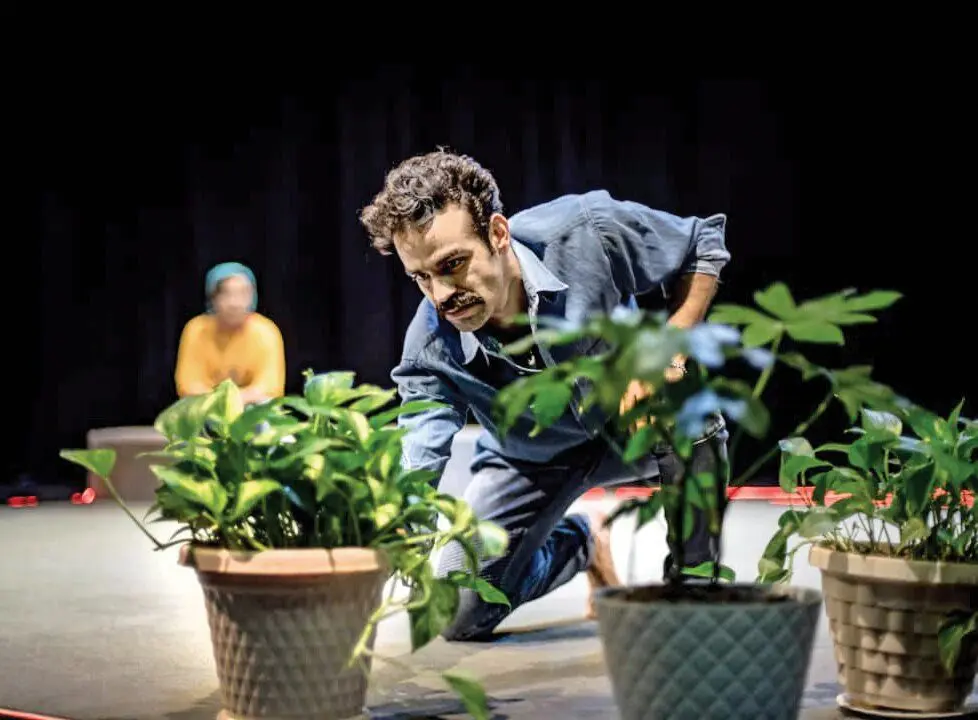 اجرای بیش از ۱۰۰ نمایش در سالن‌های نمایشی