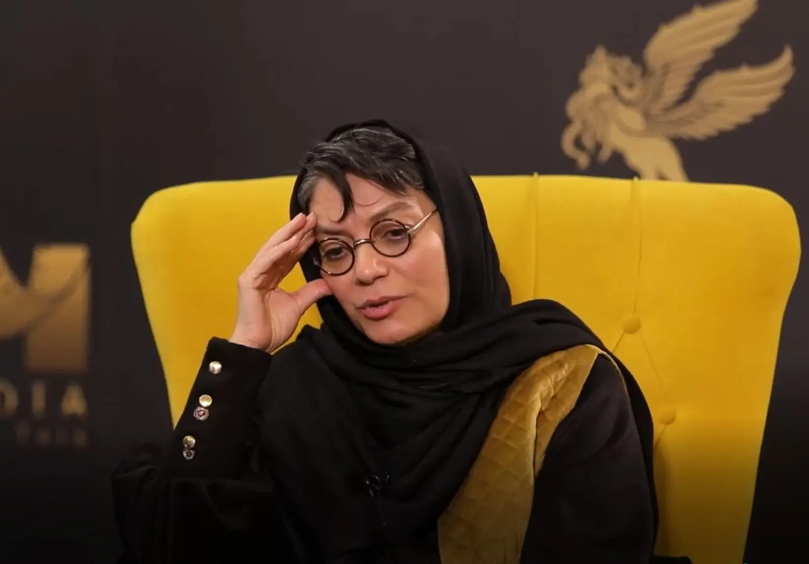 ۶۰درصد مردم نسبت به فیلم‌های جنگی دافعه دارند/ نیکی کریمی تمام وجود خود را برای "دسته خواهران" گذاشت / کاش جشنواره داور زن هم می‌داشت