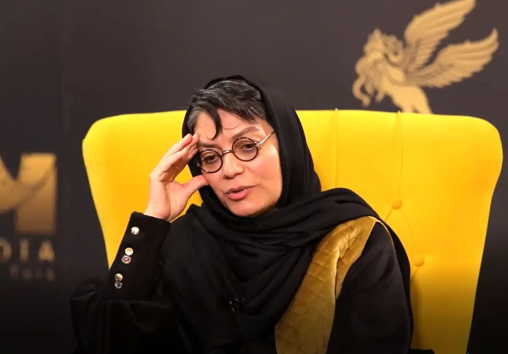 ۶۰درصد مردم نسبت به فیلم‌های جنگی دافعه دارند/ نیکی کریمی تمام وجود خود را برای "دسته خواهران" گذاشت / کاش جشنواره داور زن هم می‌داشت