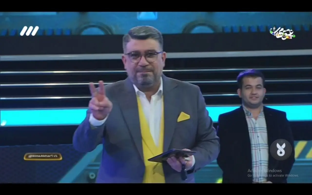 حاشیه‌ای برای رنگ لباس رضا رشید پور