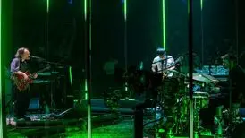 صدای استاد بنان در کنسرت خواننده راک همه را غافلگیر کرد!
