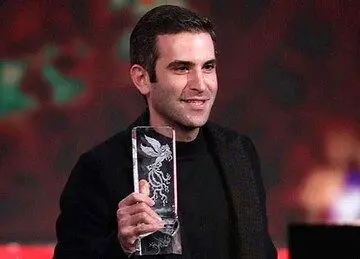 «هوش پشه‌ای» هوتن شکیبا بیش از ۱۰۰ میلیون فروخت
