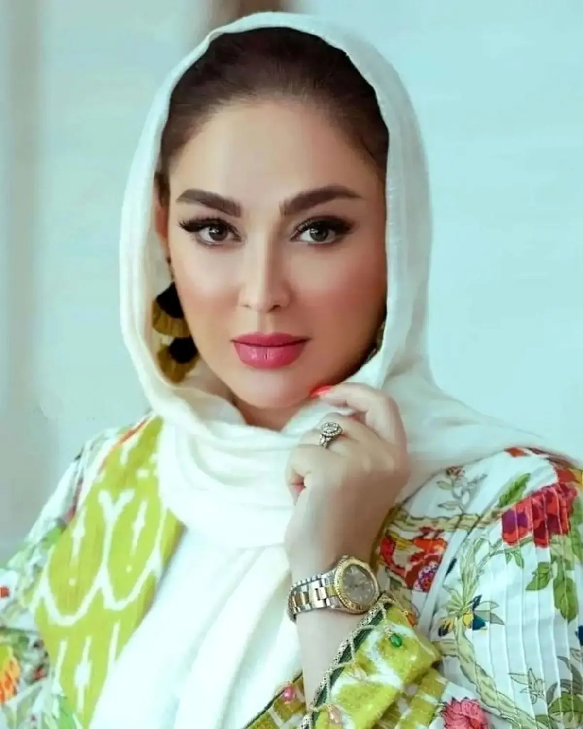 الهام حمیدی بخاطر تبلیغ شرکت کوروش کمپانی عذرخواهی کرد
