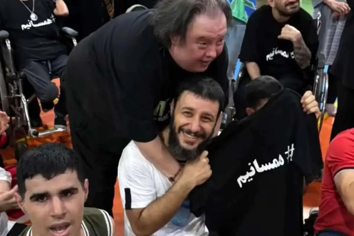 دیدار صمیمی جواد عزتی با دختران و پسران توان‌یاب
