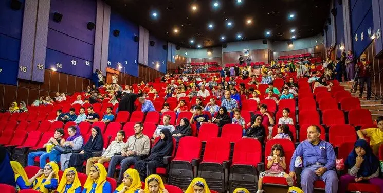 بلیت سینما برای خانواده‌های دارای سه فرزند نیم بها می‌شود/ اجرای قانون جوانی جمعیت در سینماها
