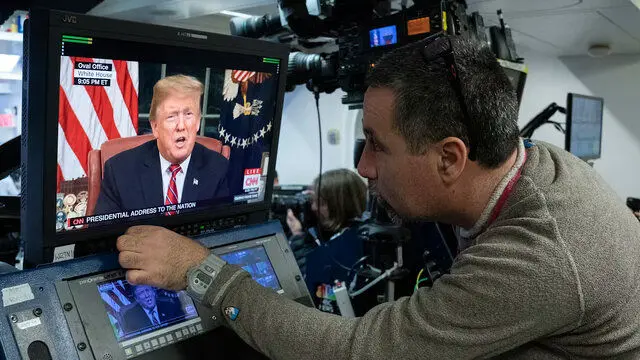 ترامپ: هالیوود را دزدیده‌اند؛ بر فیلم‌های خارجی ۱۰۰ درصد تعرفه وضع می‌کنم
