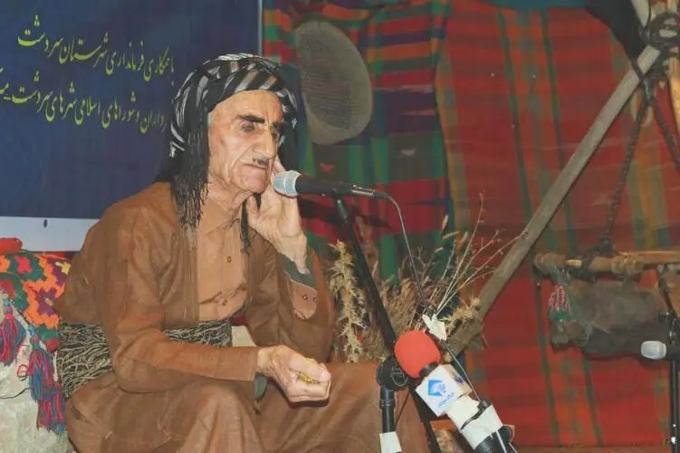 اعطای نشان درجه یک هنری به پیشکسوت ۱۰۷ ساله موسیقی اقوام