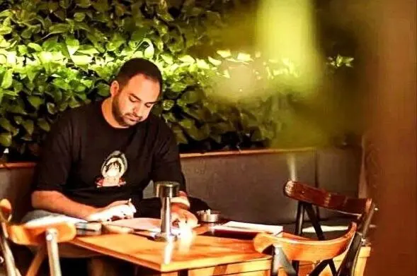 پزشکی که به سرش زد و هنرمند شد!