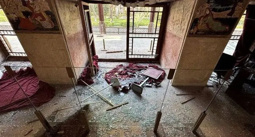 تصاویری از خسارت کاخ چهل‌ستون در حمله به اصفهان
