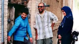 گوش دادن رضا عطاران به تیتراژ خاطره‌‌انگیز «متهم گریخت» با صدای خودش