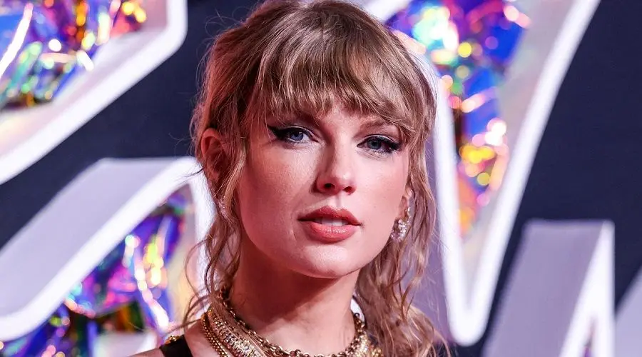 تیلور سوییفت چقدر ثروت دارد و آن را چطور به دست آورده است؟
