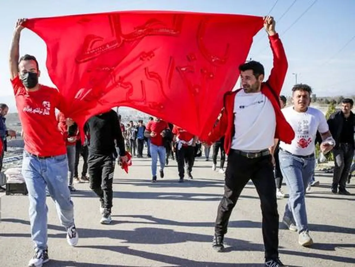 ۱۰۰ هزار نفر تماشاگر بازی تراکتور و سپاهان ؛ چرا شبکه سه پخش زنده نکرد؟
