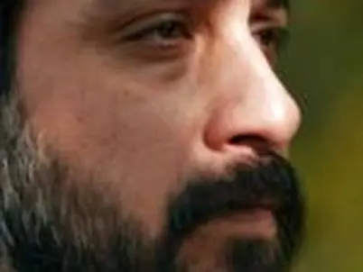 آهنگ «مجنون» از روزبه بمانی