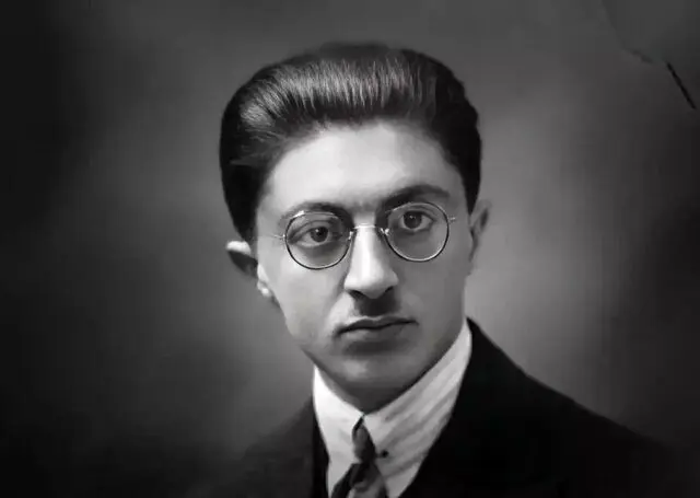 صادق هدایت که بود و چه کرد؟
